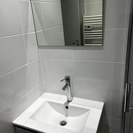 Studio Ideal Pour Cure Et Loisirs Entierement Climatise Apartmán